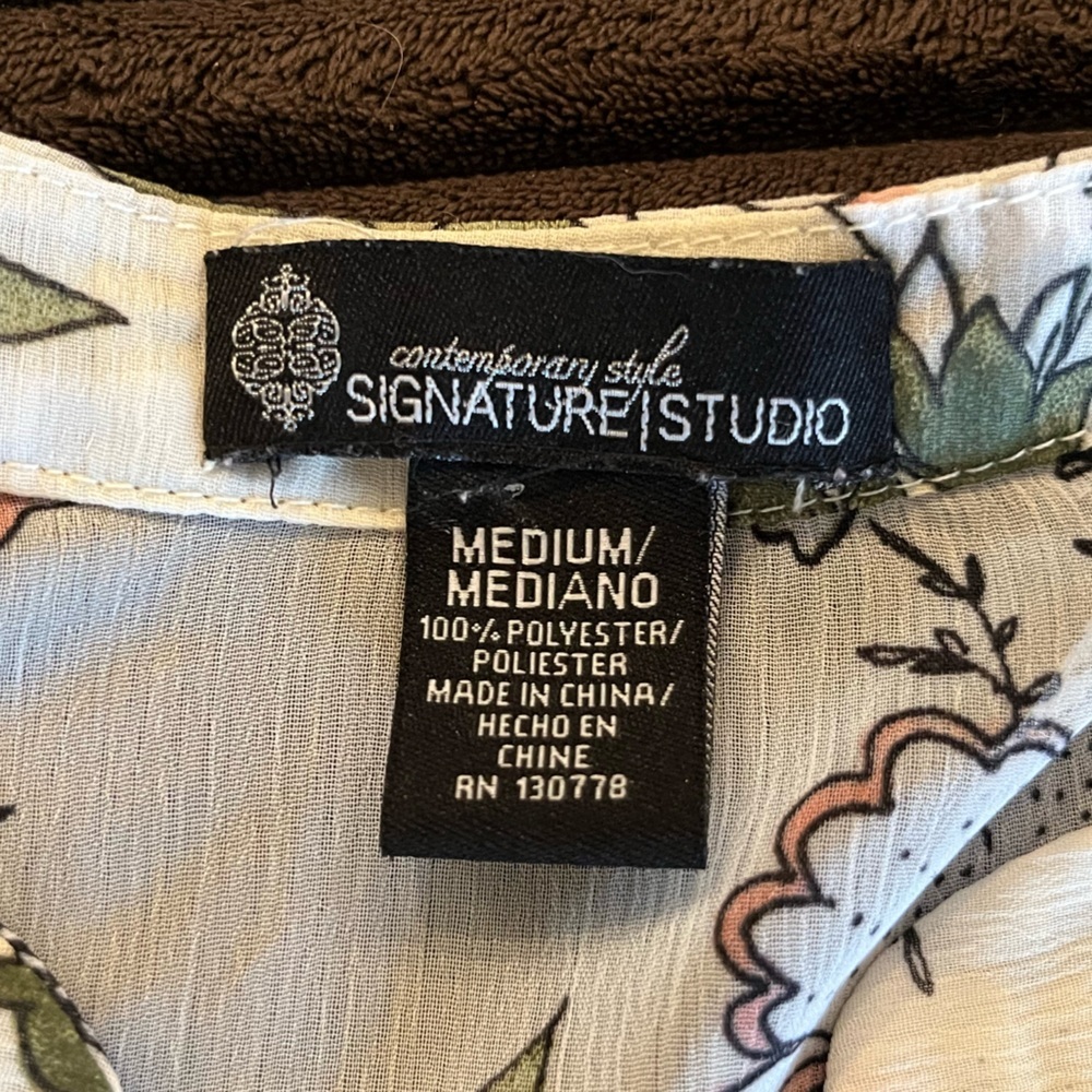 Signature Studio Sheer Floral Blouse Zip Pocket 3/4 Sleeve Medium Hi-Lo Hem - Picture 4 of 6